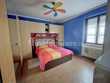 Appartamento di 110 m² con 4 locali e box auto a S