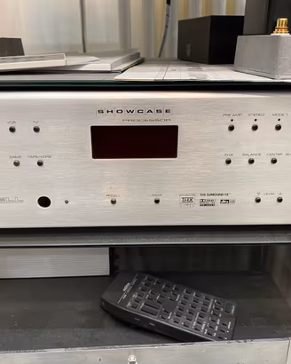 KRELL  SHOWCASE AV7.1 PREAMPLIFICATORE