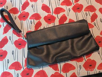 Clutch Rinascimento nera elegante in similpelle