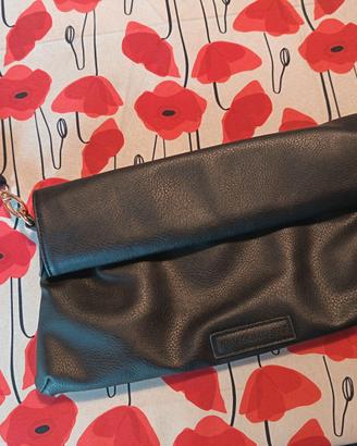 Clutch Rinascimento nera elegante in similpelle