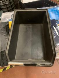 Contenitori  impilabili in plastica