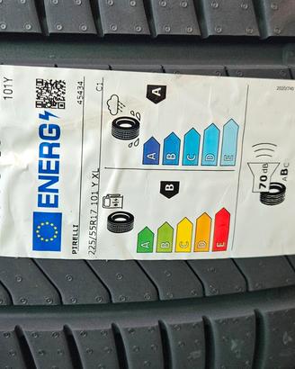 225/55/17 ESTIVE NUOVE PIRELLI DOT 26 