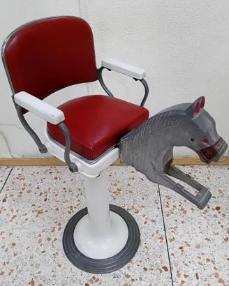Sedia da barbiere originale anni 50 a cavalluccio.