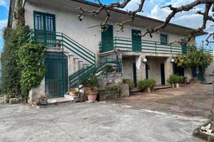 Proprietà con Due Case e Ampio Terreno Ciazzo