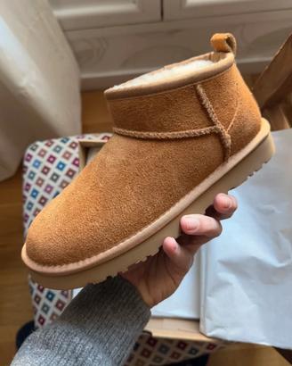 Stivali da neve UGG Mini, color castagna EU37