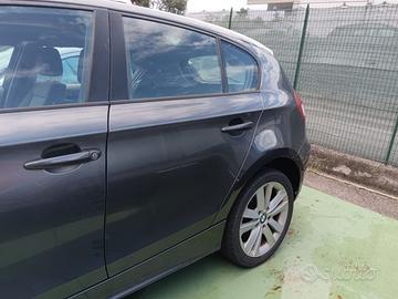 Porta posteriore sinistra BMW 120 del 2006