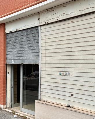 Cinquina - locale con due ampie vetrine