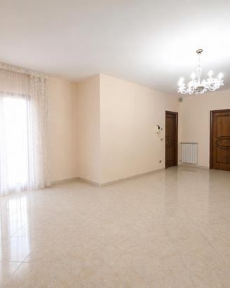 Appartamento 4 vani, accessori e box auto di 30 mq