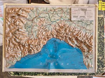 Plastico Liguria fisico-politico con rilievi