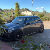 spledida mini cooper d con kit jhon cooper