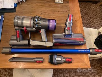 Dyson v11 usato poco, pulito completamente origina