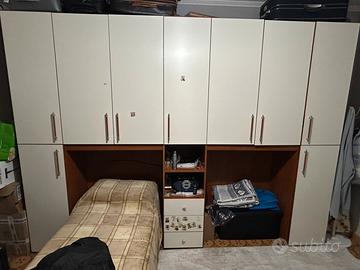 Cameretta a ponte a 7 ante , con un letto singolo