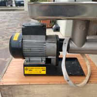 Tritacarne elettrico marca Leonardi e insaccattice