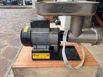 Tritacarne elettrico marca Leonardi e insaccattice