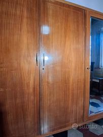 Armadio vintage in legno anni 50/60 con specchio