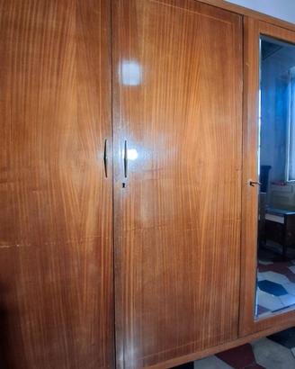 Armadio vintage in legno anni 50/60 con specchio