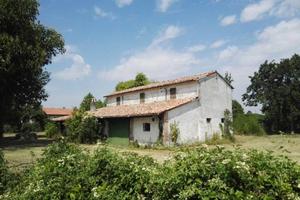 Rustico / Casale di 240 m² con 5 locali e box auto