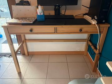 Scrivania Hemnes ikea legno