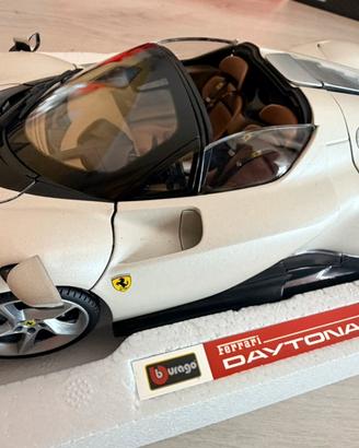 Bburago Ferrari Daytona SP3 1:18 Signature Bianca