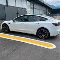 Tesla Model 3 RWD modificata