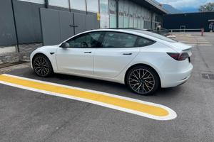 Tesla Model 3 RWD modificata