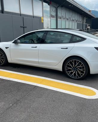 Tesla Model 3 RWD modificata
