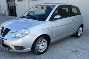 Lancia Ypsilon 1.2 versus