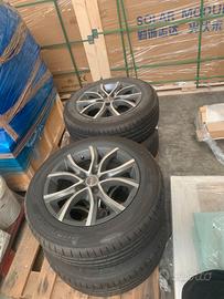 4 gomme auto + relativi cerchi in lega mak