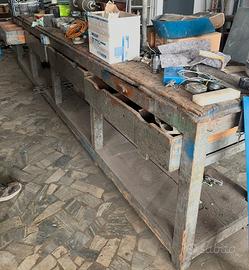 antico banco industriale proveniente da officina