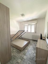 Camera per ragazza, spese incluse