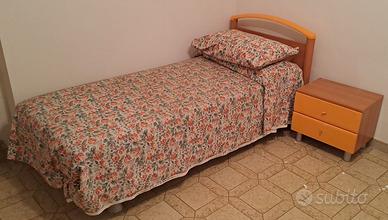 Letto singolo COMPLETO (rete + materasso) comodino
