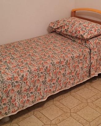 Letto singolo COMPLETO (rete + materasso) comodino