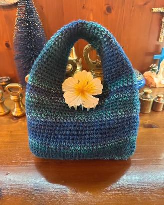 Mini bag artigianale realizzata interamente a mano