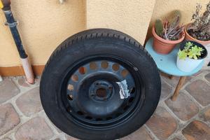 Ruota con copertone 195/55R16 