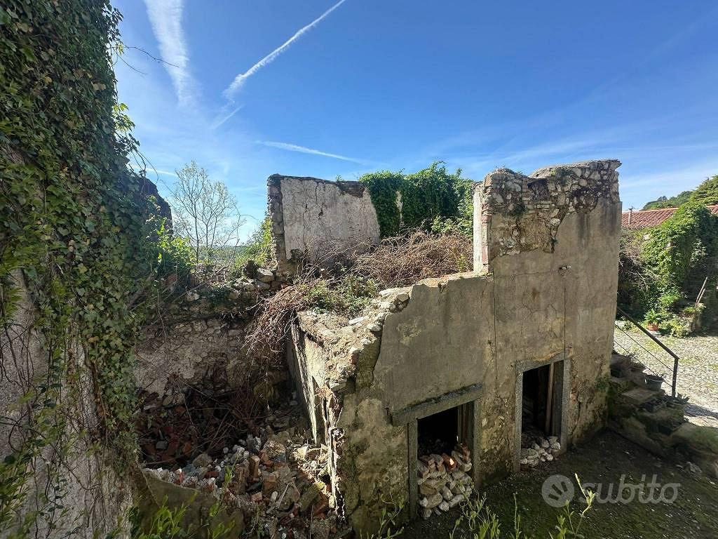 Rustico / Casale di 200 m² con più di 5 locali a C - Vista 5