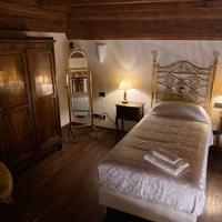 Coppia piccoli comodini classici