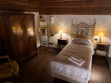 Coppia piccoli comodini classici