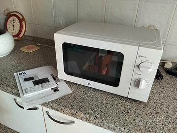 Forno a microonde, marca "Ok", pot.max 700 W
