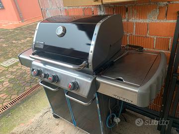 Barbecue a gas Weber da esterno