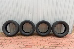 4 Gomme Invernali 225/60 R18 104V Con 9.600 Km