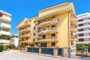 2 LOCALI A ALBA ADRIATICA