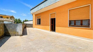 Bivano con cortile e terrazza