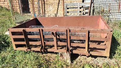 Pianale posteriore per trattore con attacco a tre