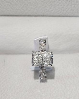 Anello di fidanzamento con diamante 
