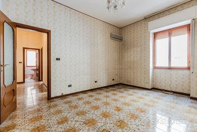 Cagliari trilocale pressi tribunale