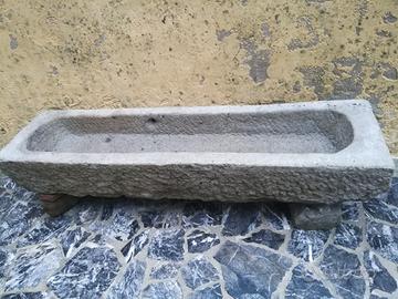 Antiche vasche, abbeveratoi, in granito Friulane