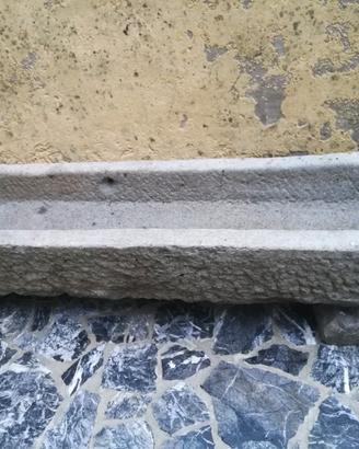 Antiche vasche, abbeveratoi, in granito Friulane
