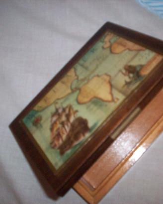 Scatola portaoggetti in legno