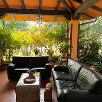 Salotto di divani in pelle