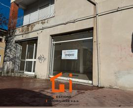 Locale Commerciale 100 mq 2 vetrine Viale Gramsci